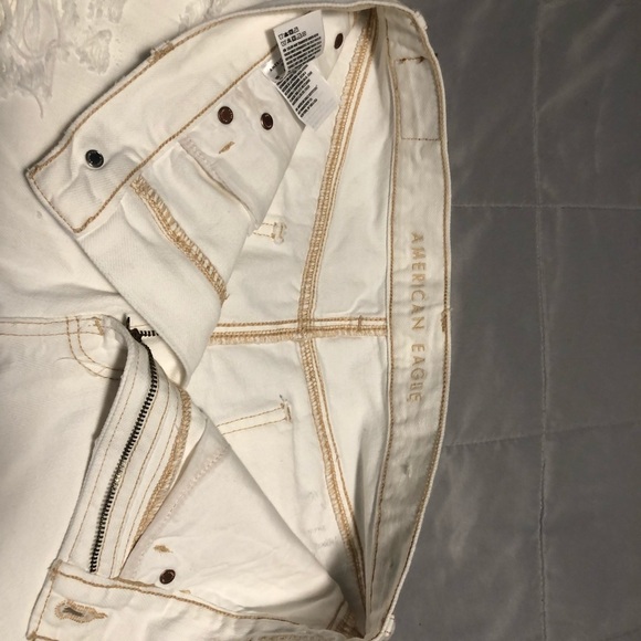 Cream distressed AE shorts - Picture 3 of 4